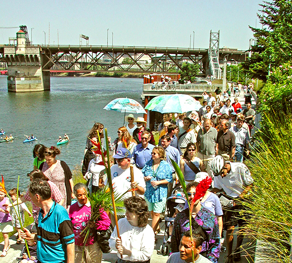 Opening day parade on the Eastbank Esplanade 2001